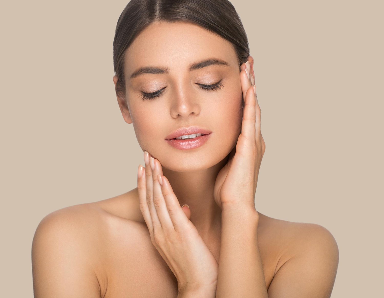 Cheek Augmentation in Dubai: Fillers and Implants for Volume